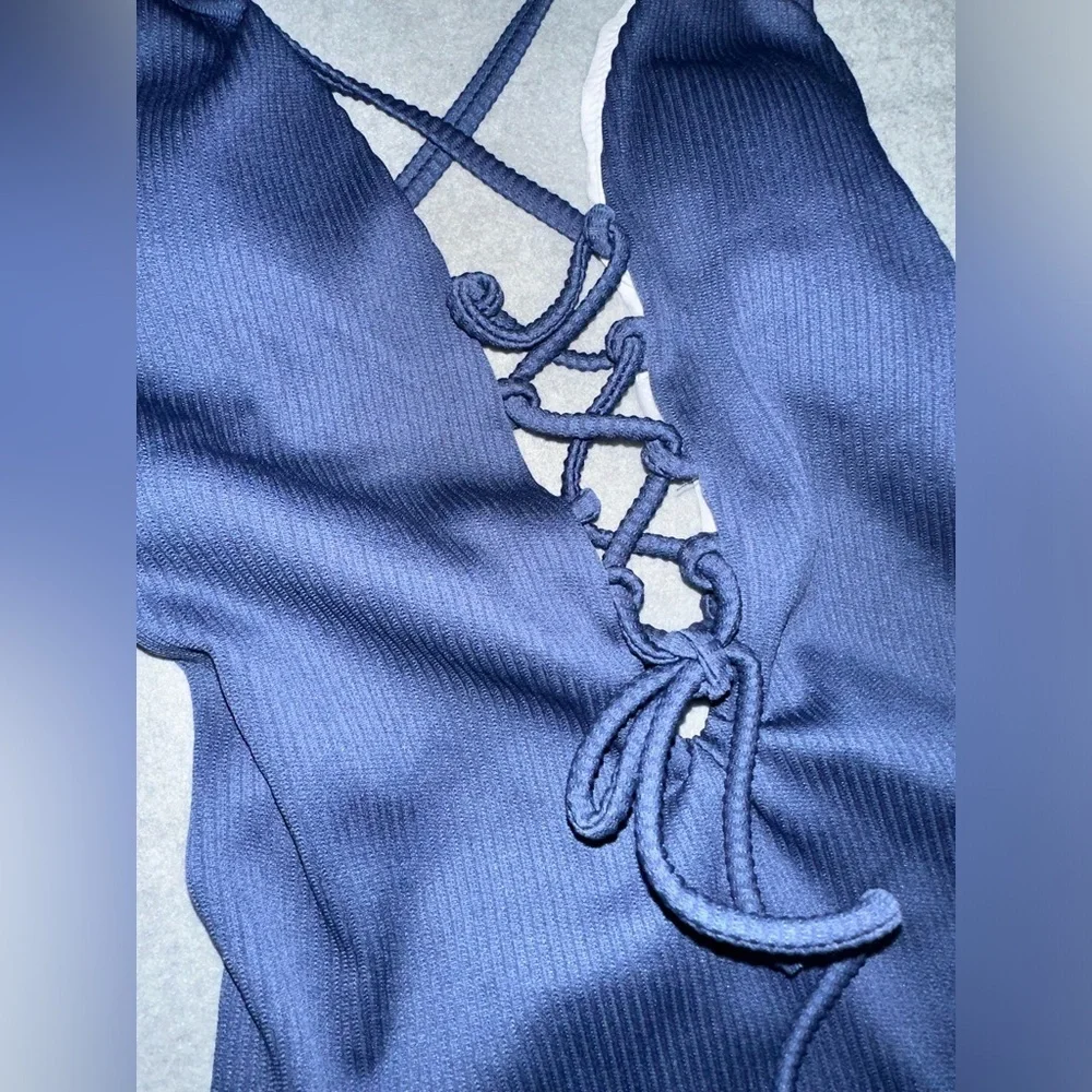 NWT CUPSHE Women's Solid Color V neck Lace Up One Piece Swimsuit Blue Size S - Picture 3 of 6